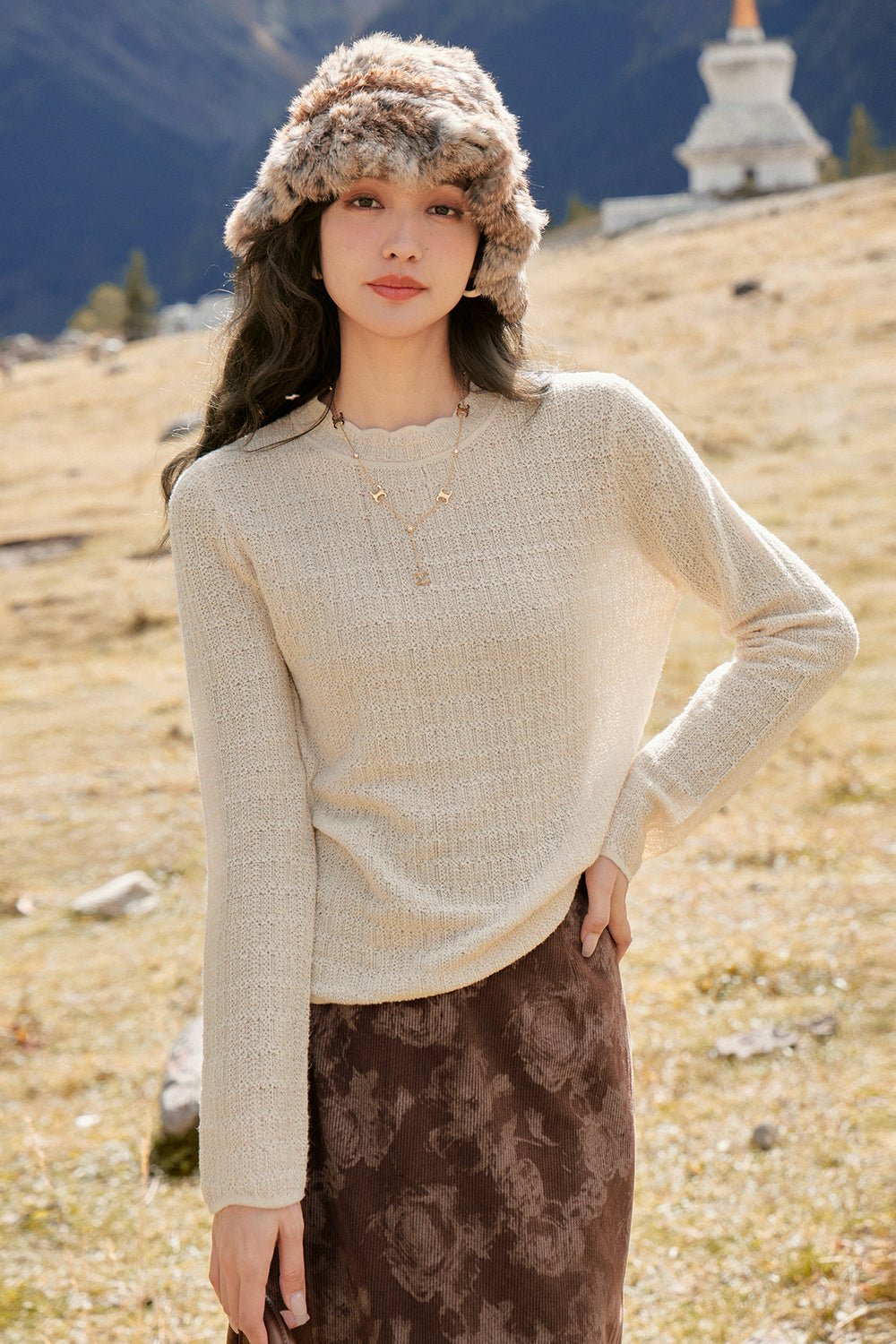 女性のためのブラックニットTシャツ