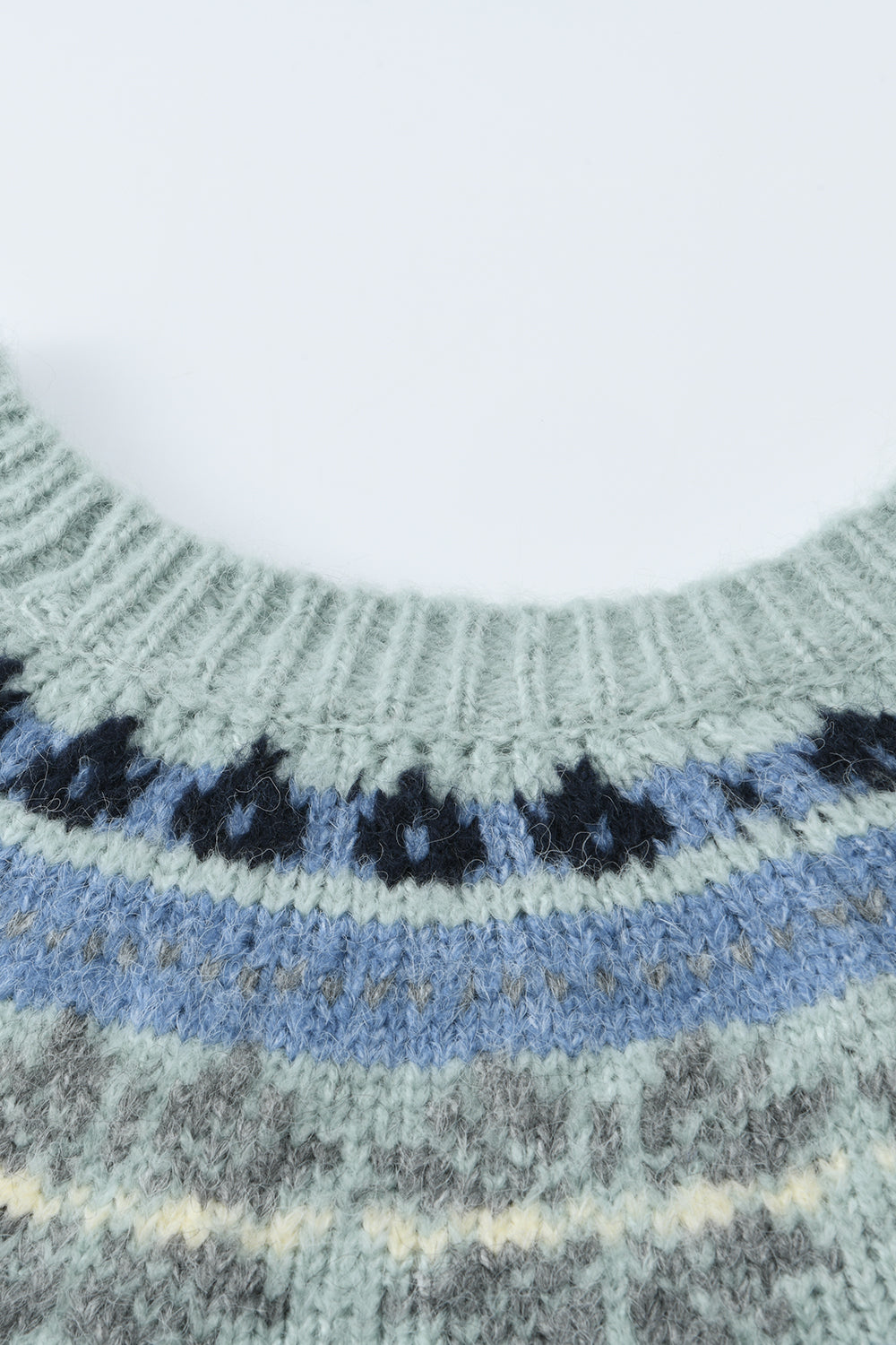 女性のためのニットシャツ