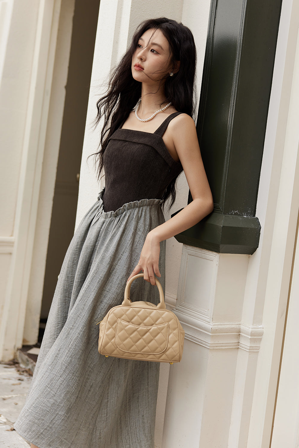 Bộ váy và áo khoác dây mảnh được bán riêng