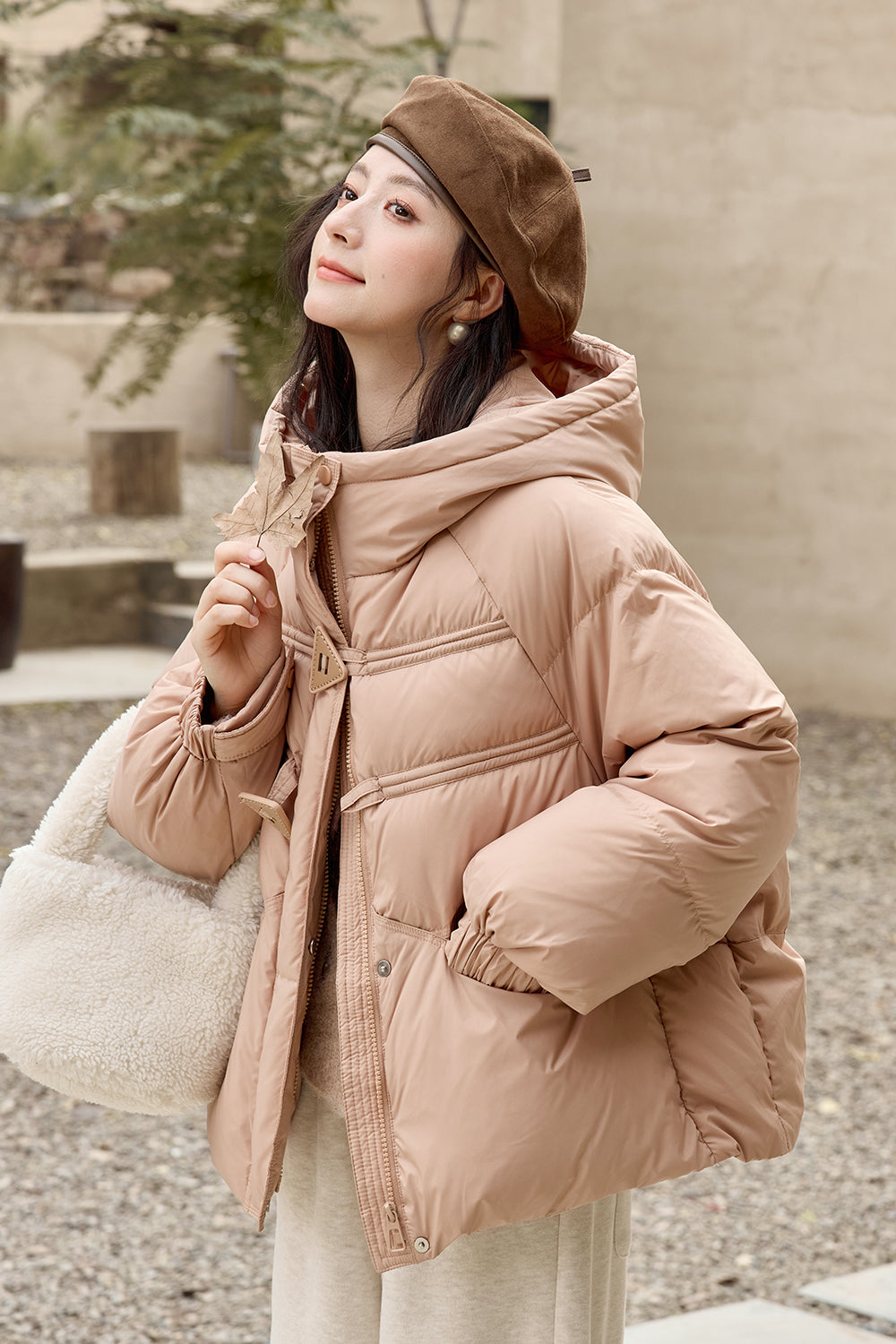女性のための冬のフグジャケット