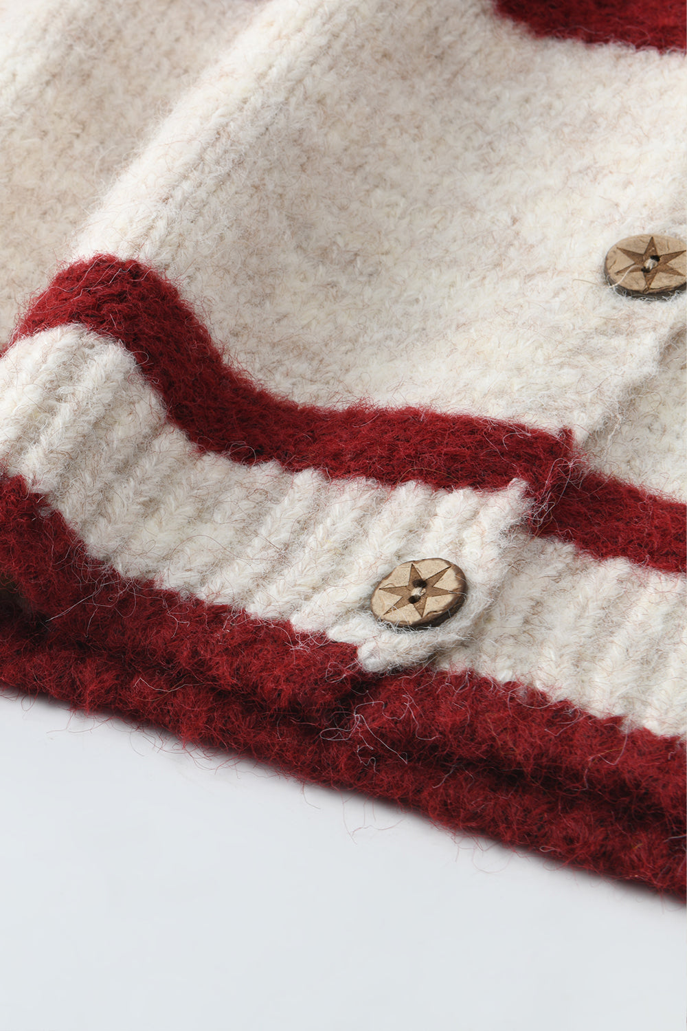 女性のためのニットシャツ