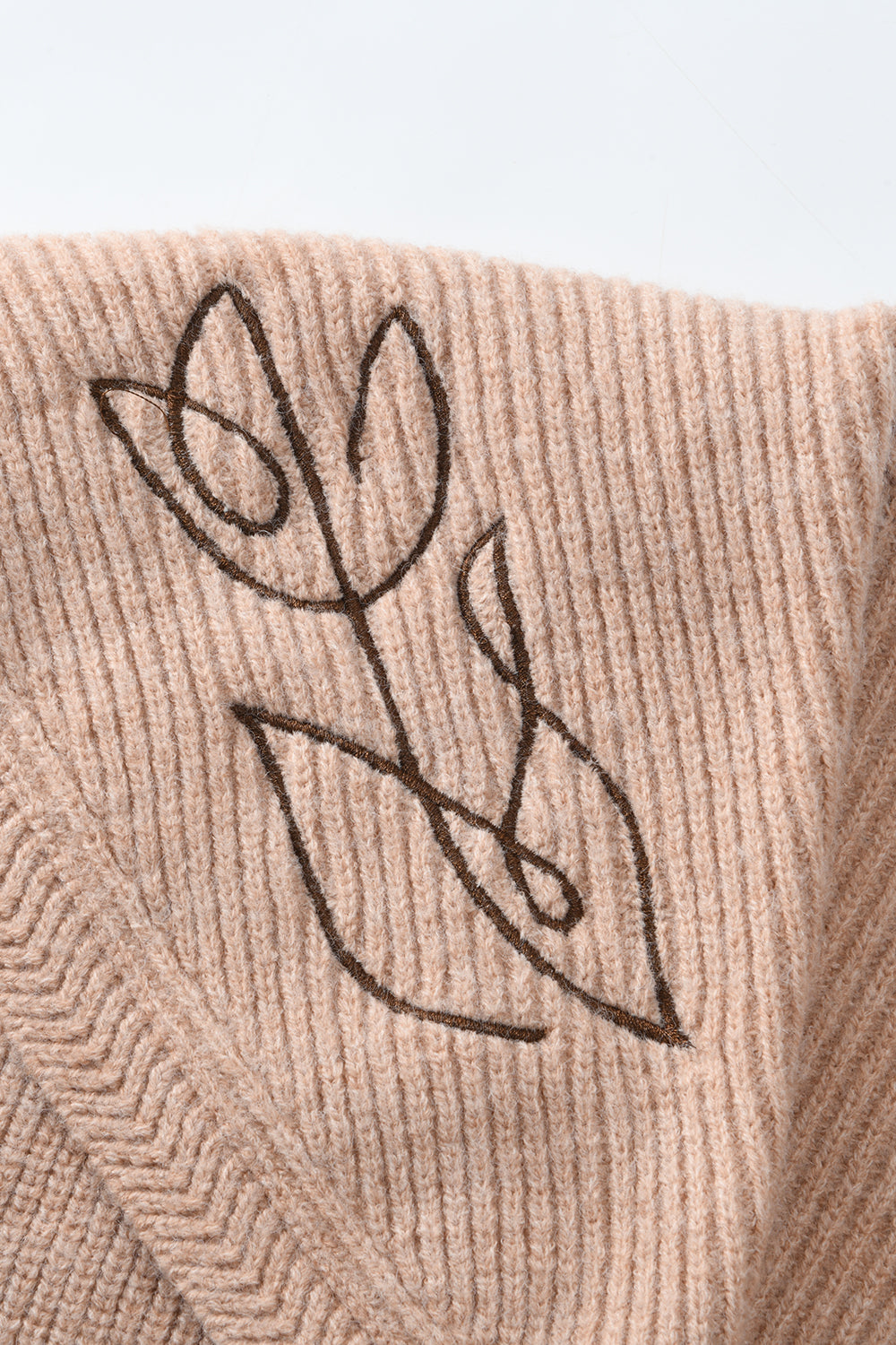 ชุดเดรสสายเดี่ยวและเสื้อโค้ท ขายแยกกัน