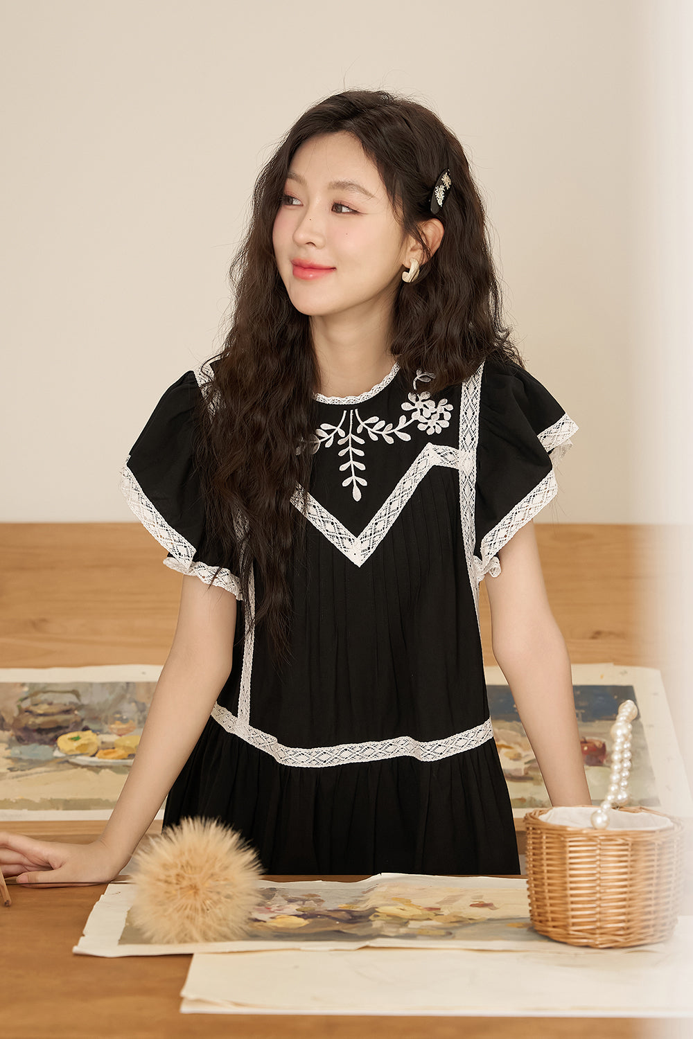 女性のためのAラインのミディドレス