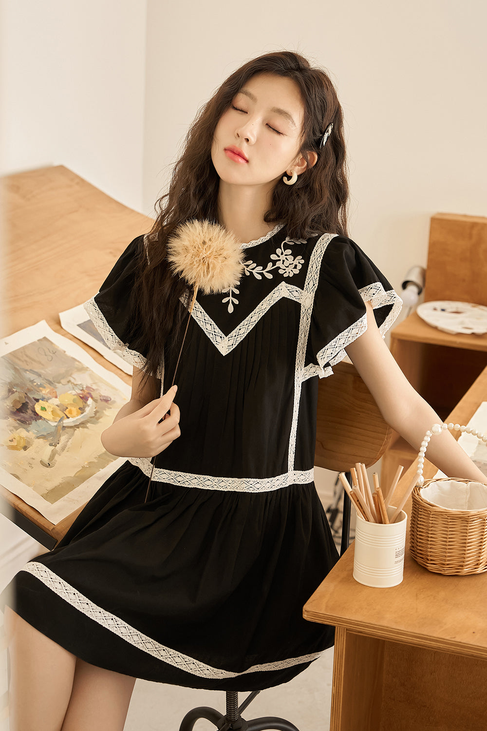 女性のためのAラインのミディドレス
