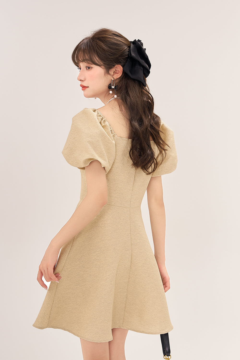 Gaun Midi A-line untuk Wanita