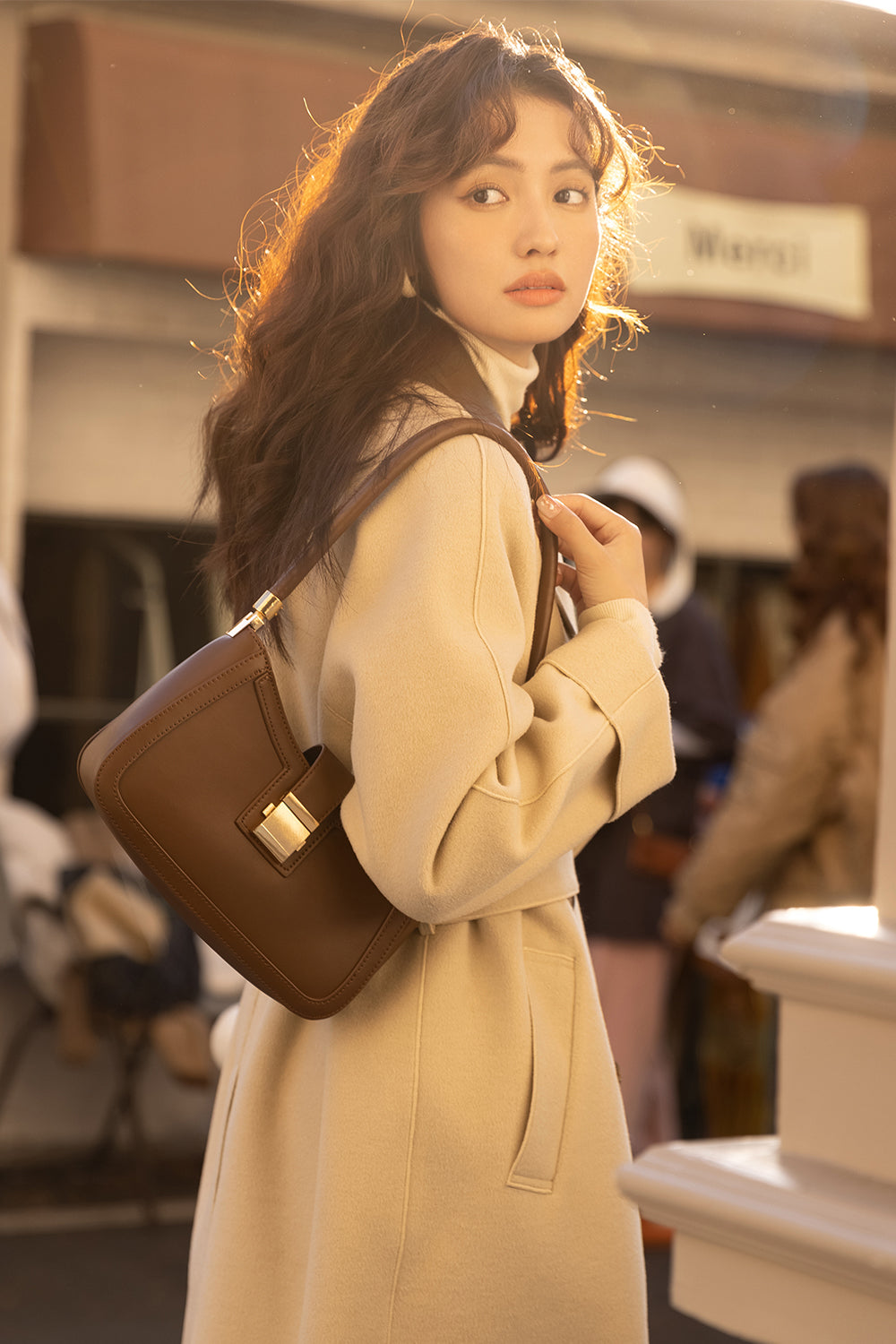 เสื้อโค้ทผ้าขนสัตว์สำหรับผู้หญิง