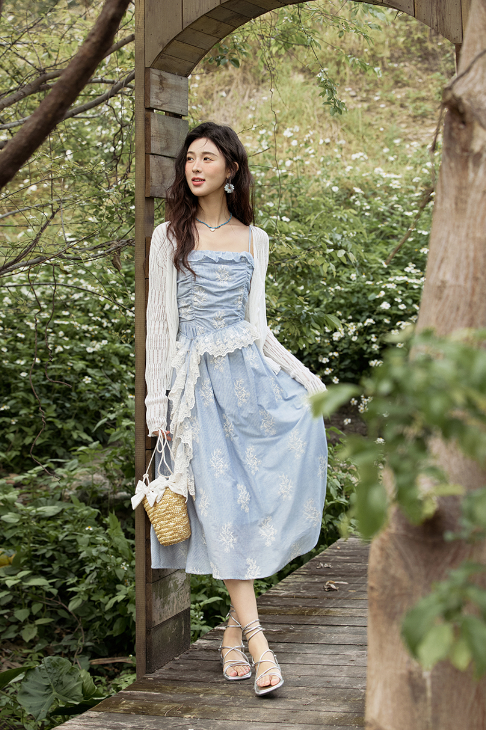 Gaun Tali Spaghetti untuk Wanita