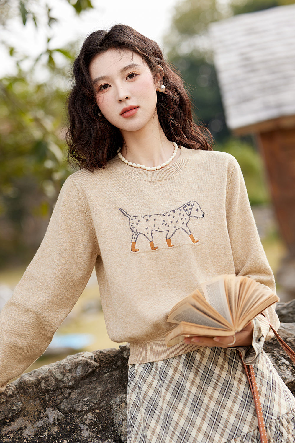 女性のためのニットシャツ