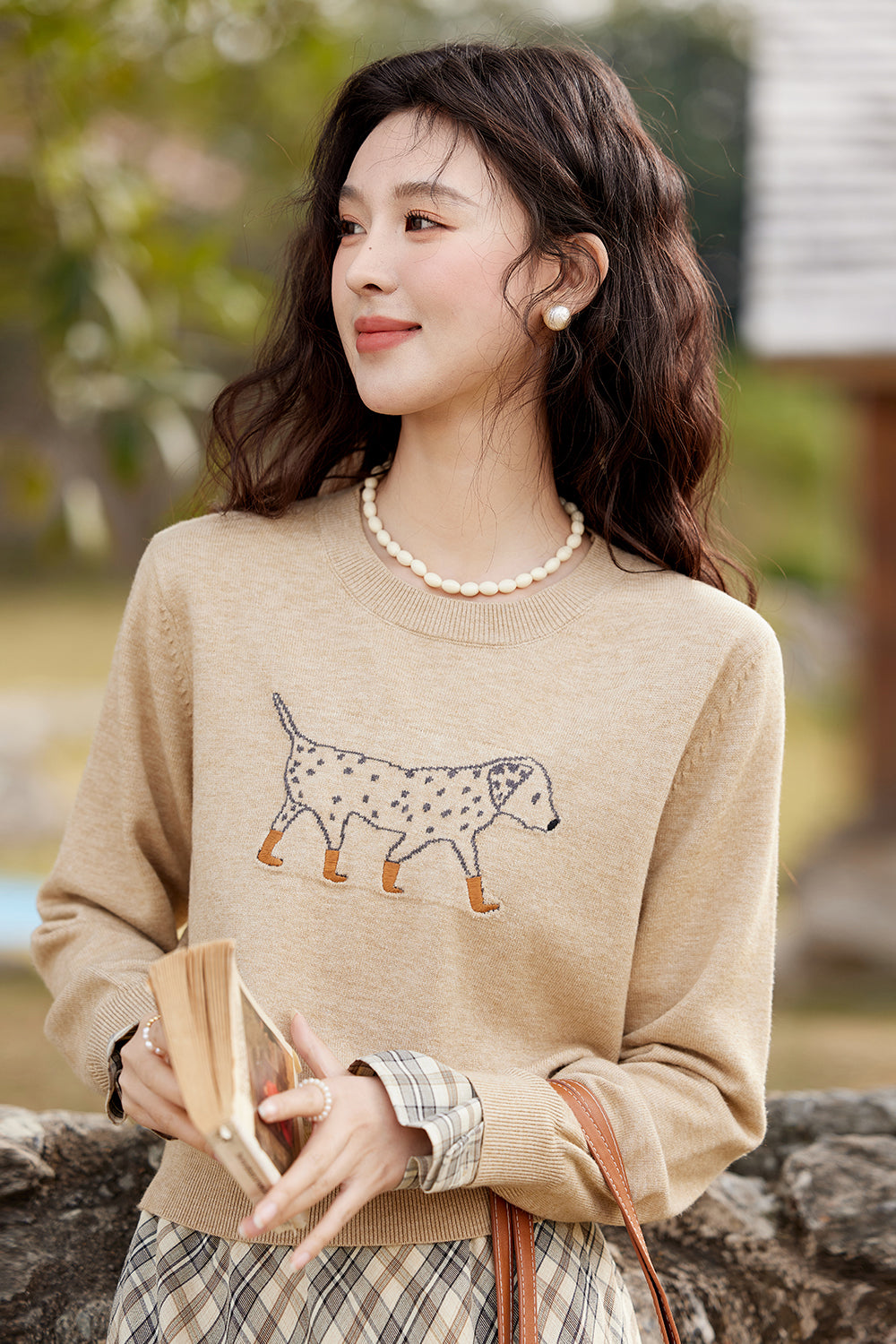 女性のためのニットシャツ