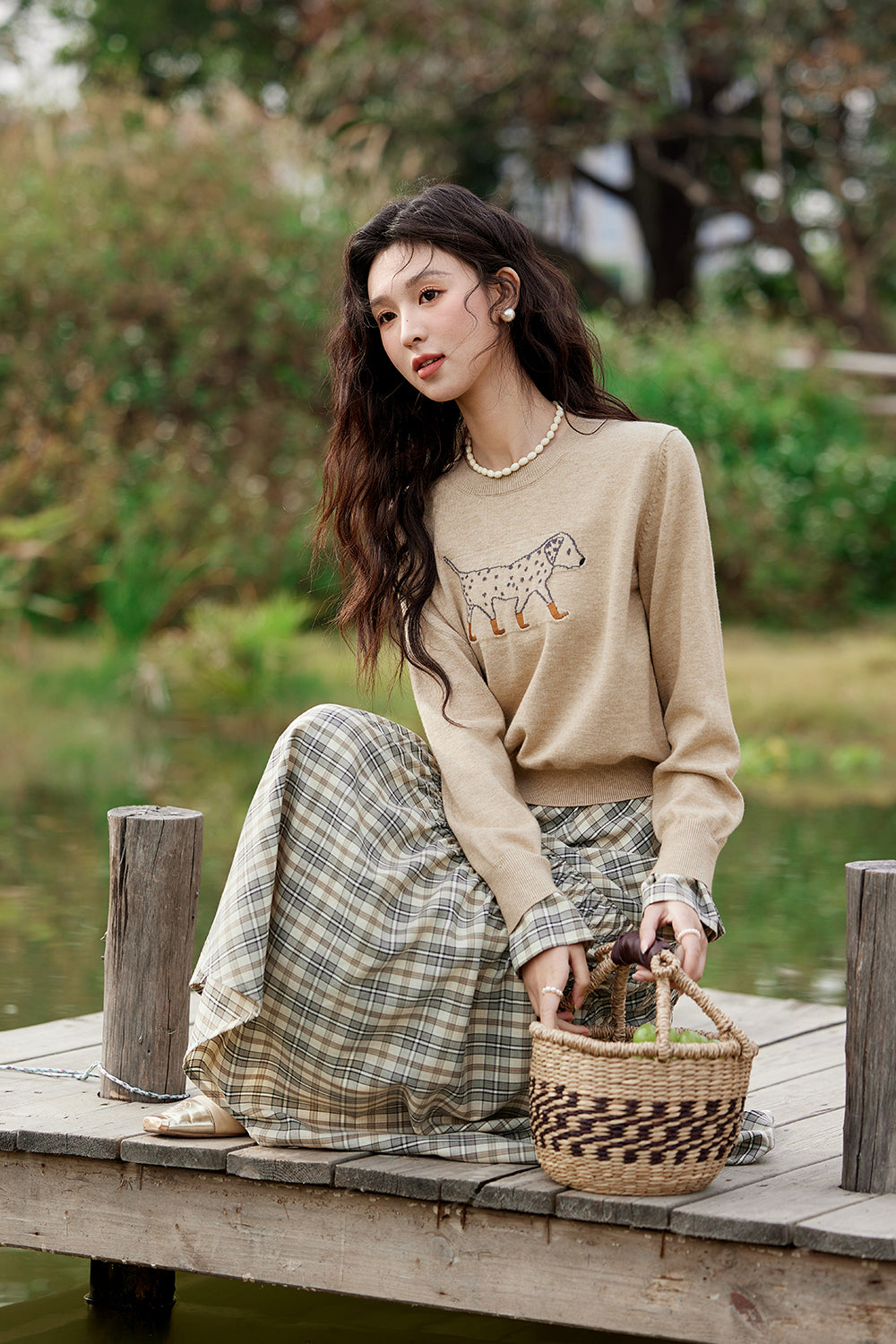 女性のためのニットシャツ