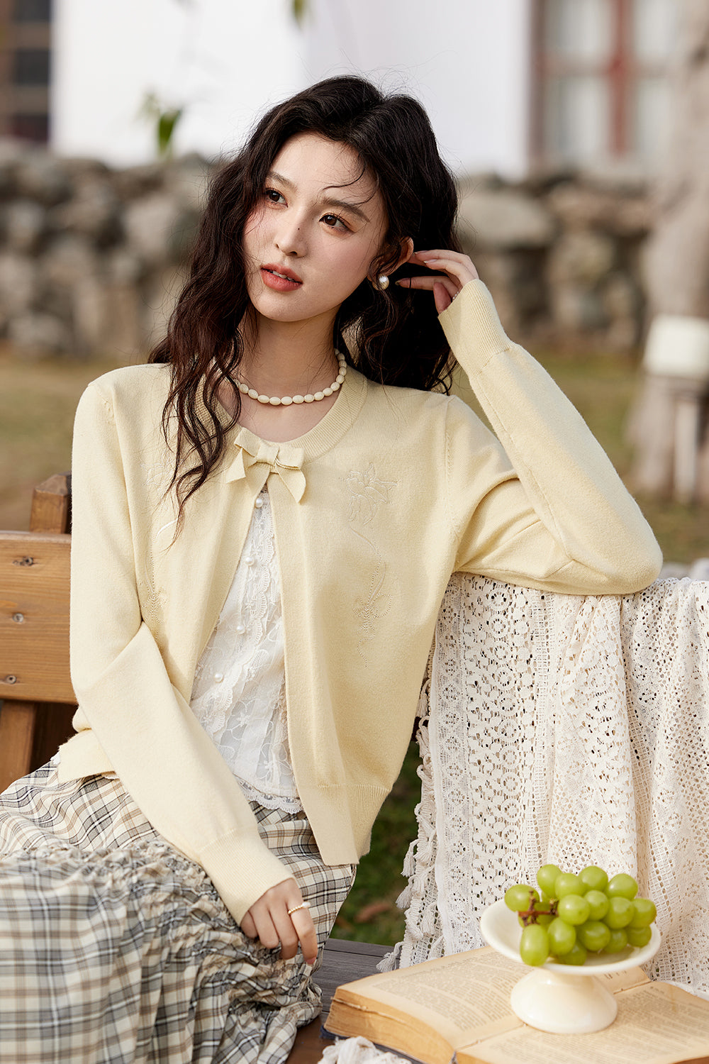 女性のためのニットシャツ