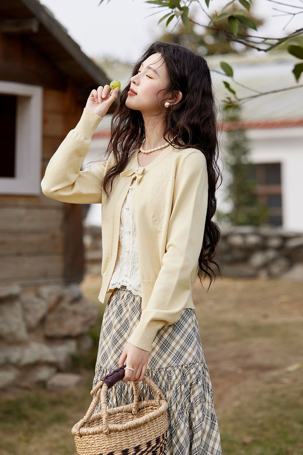 女性のためのニットシャツ