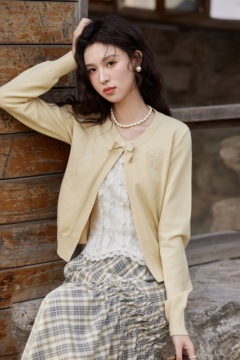 女性のためのニットシャツ