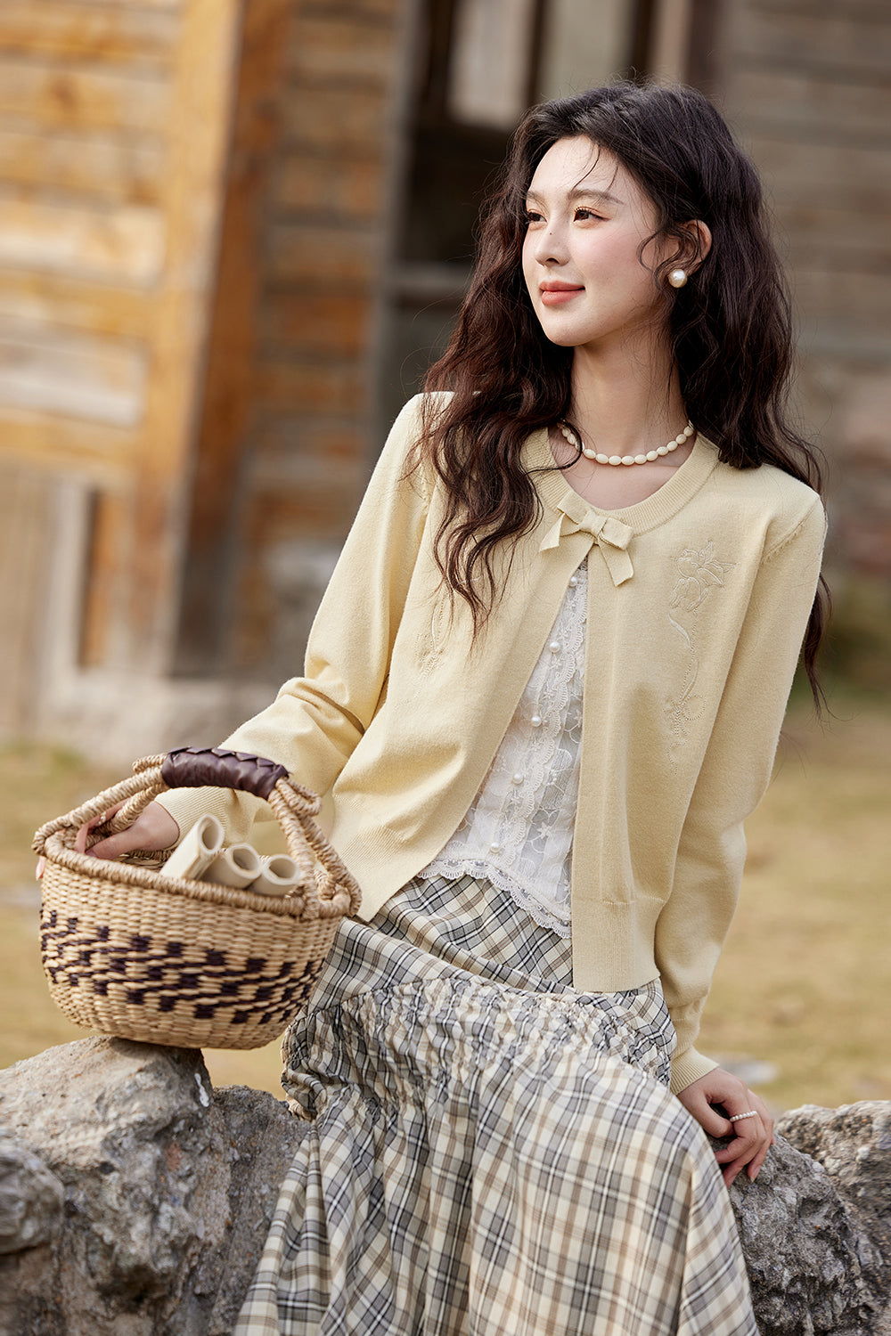 女性のためのニットシャツ