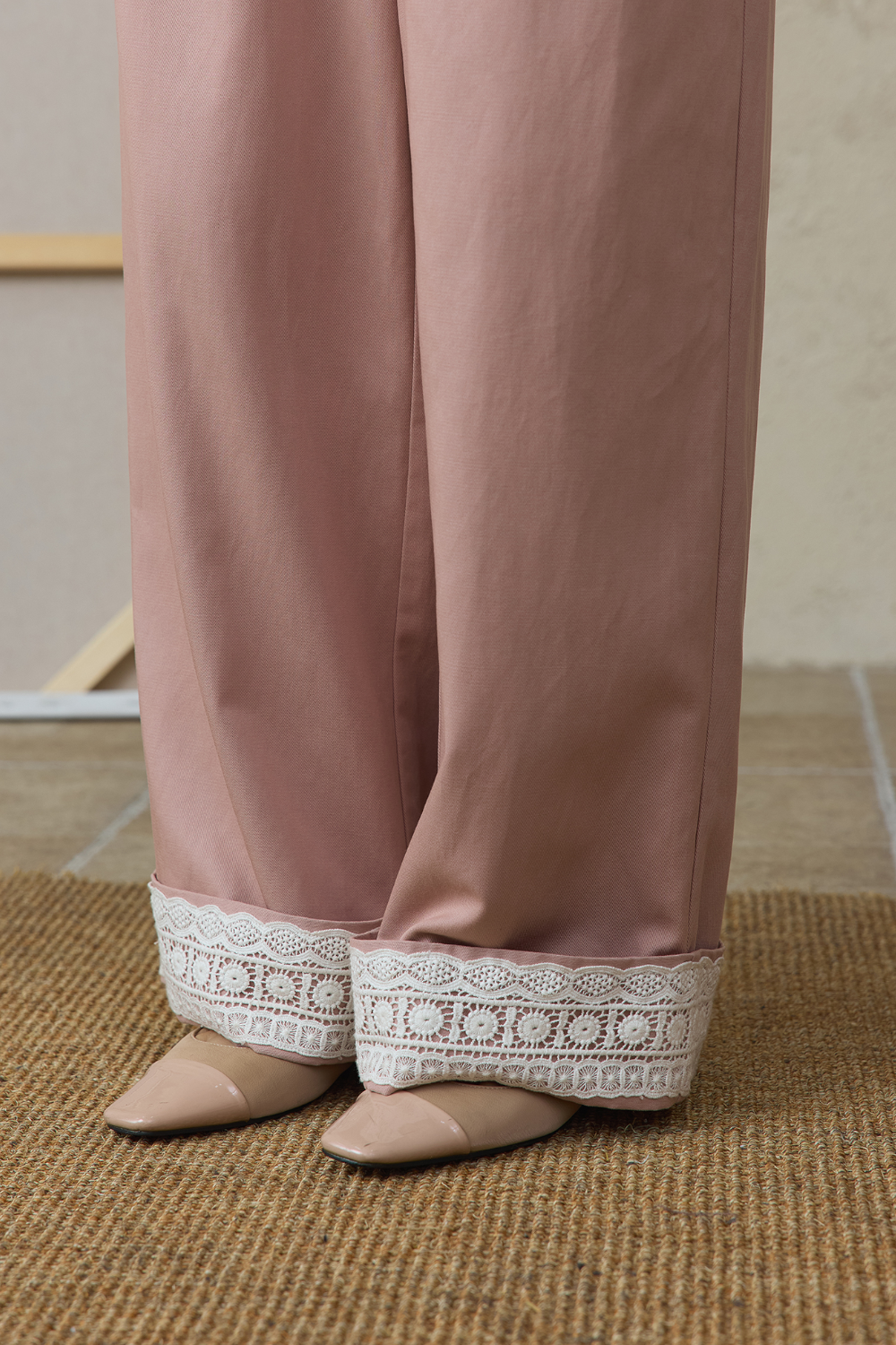 Celana Lurus untuk Wanita