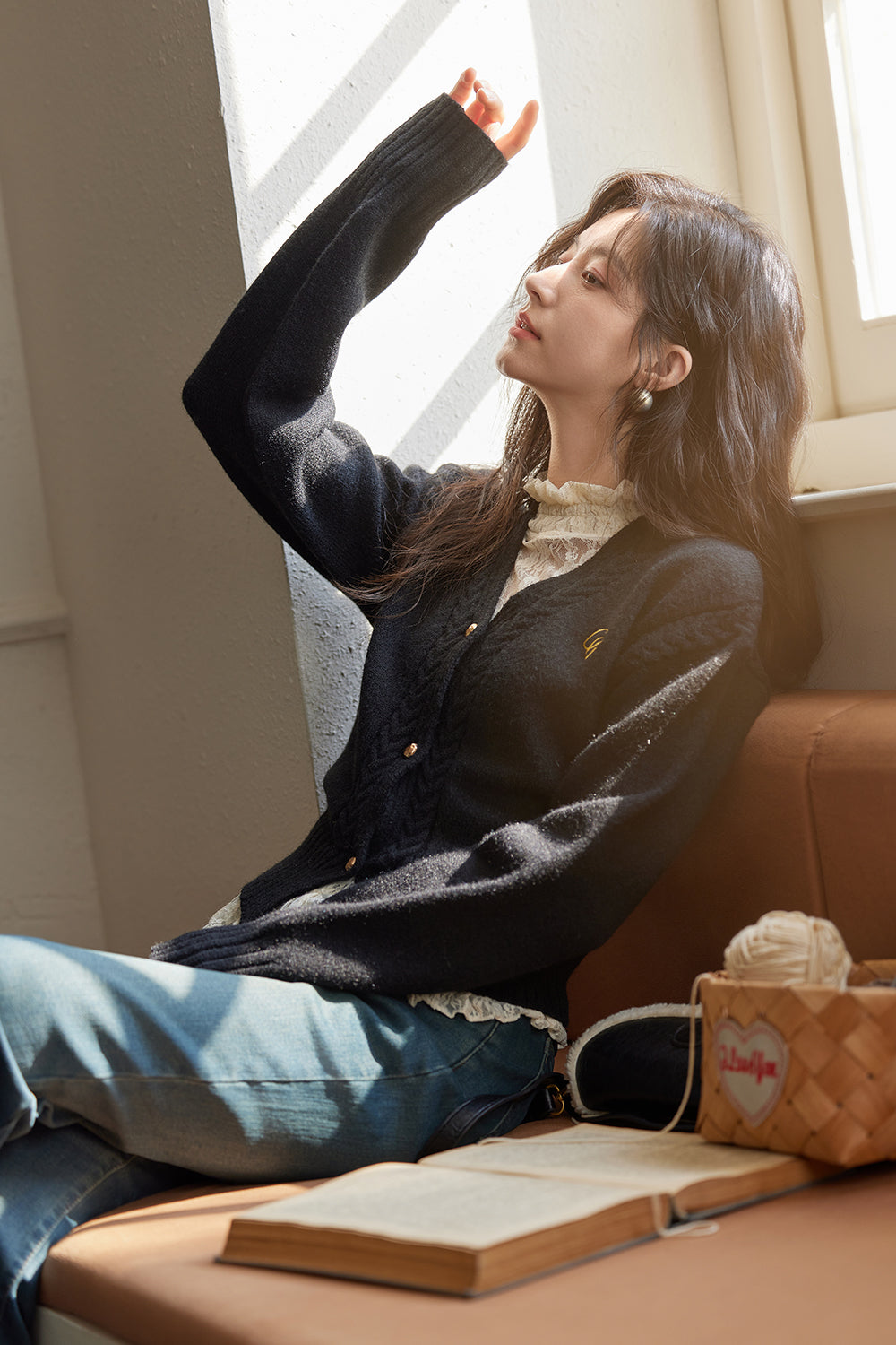 女性のためのニットシャツ