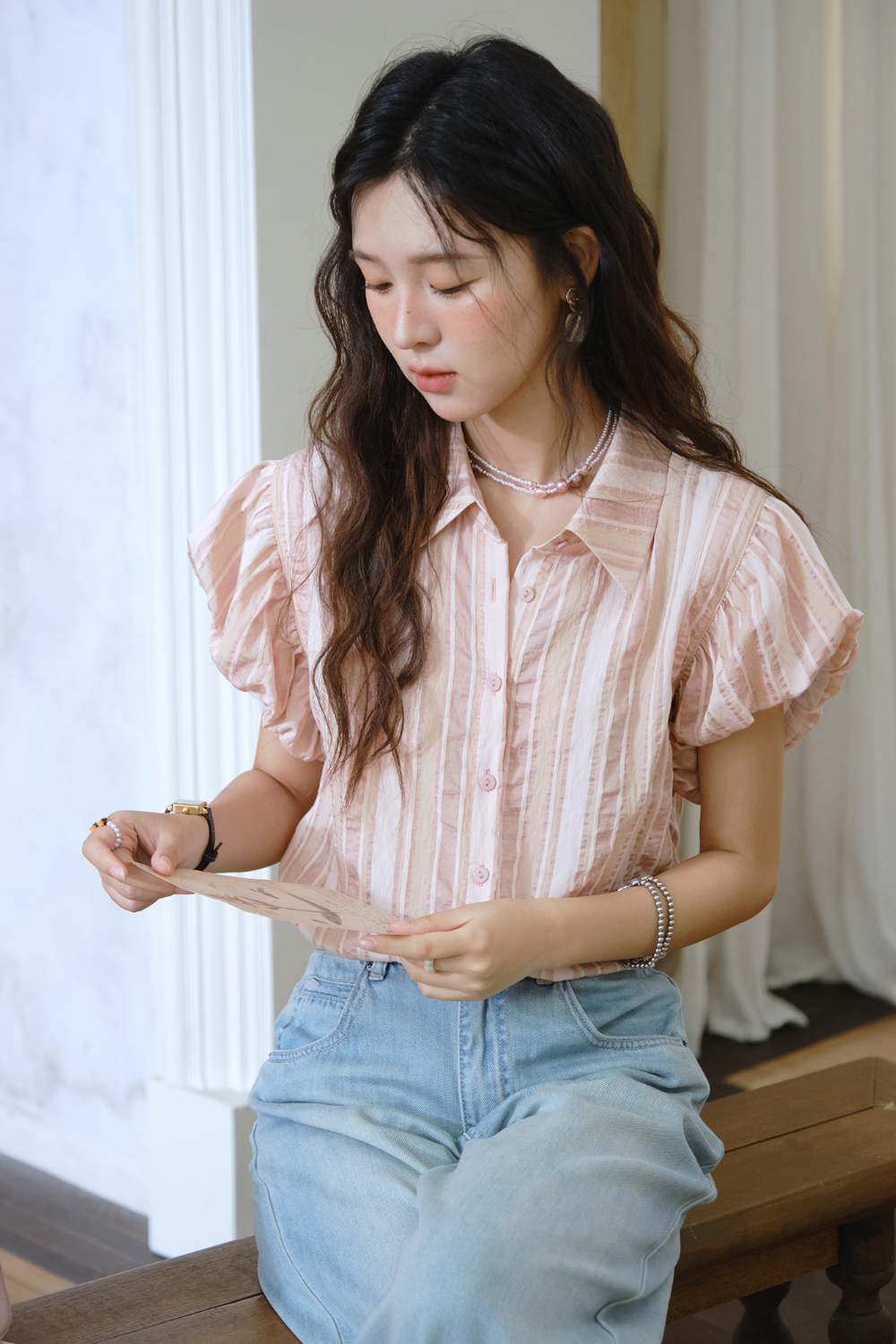 女性のためのパフスリーブブラウス