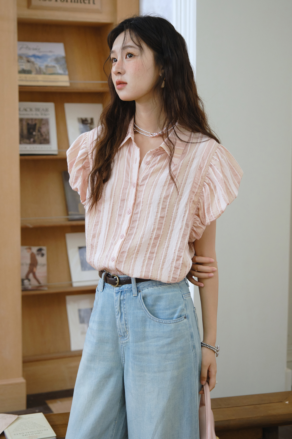女性のためのパフスリーブブラウス