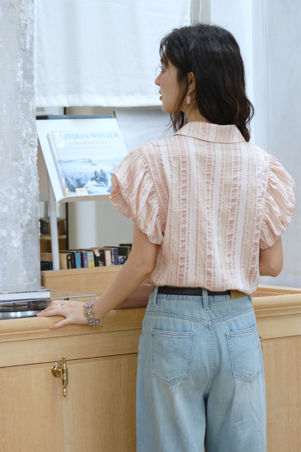 女性のためのパフスリーブブラウス