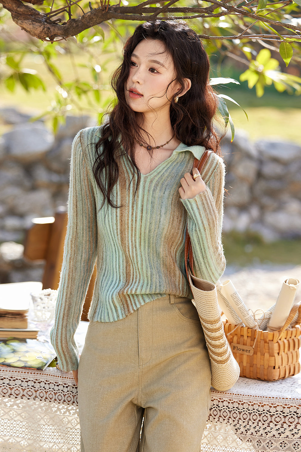 女性のためのニットシャツ