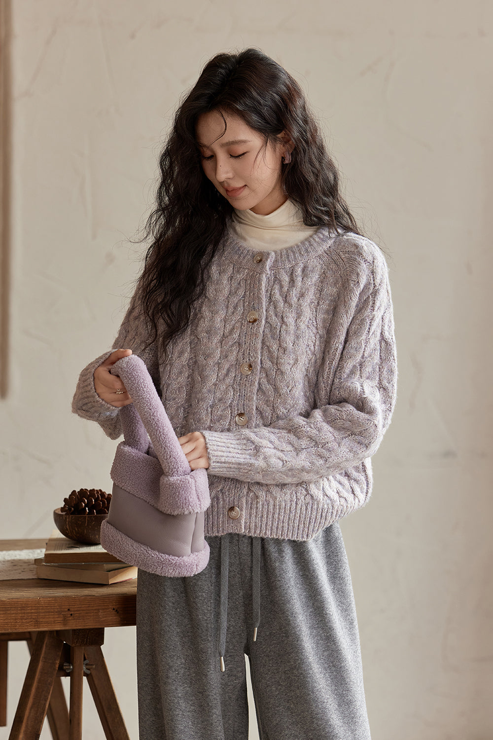 女性のためのニットシャツ