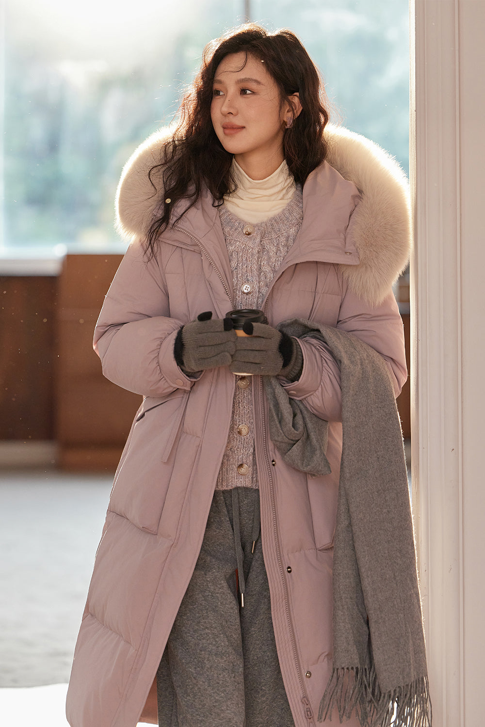 女性のための冬のフグジャケット