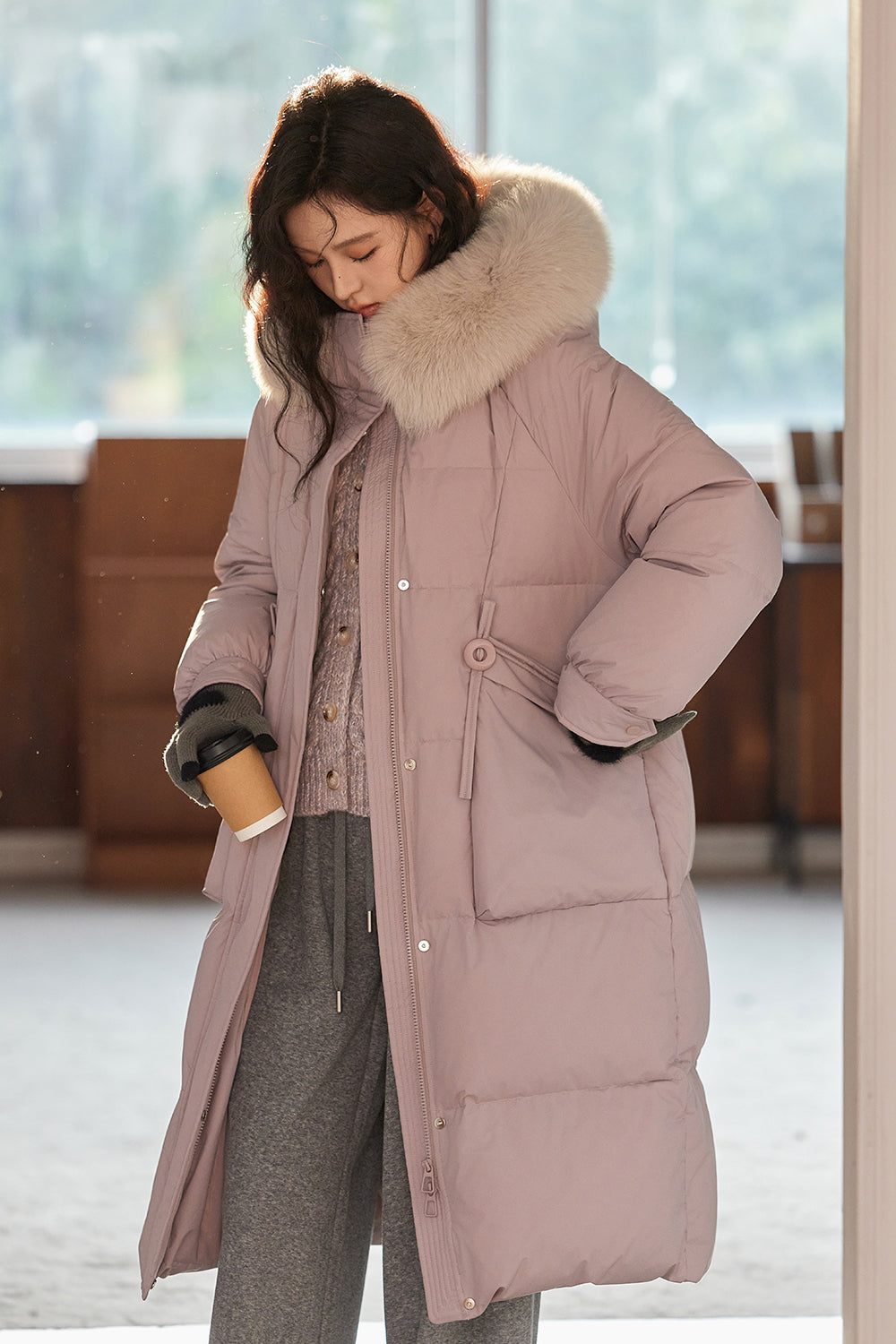 女性のための冬のフグジャケット