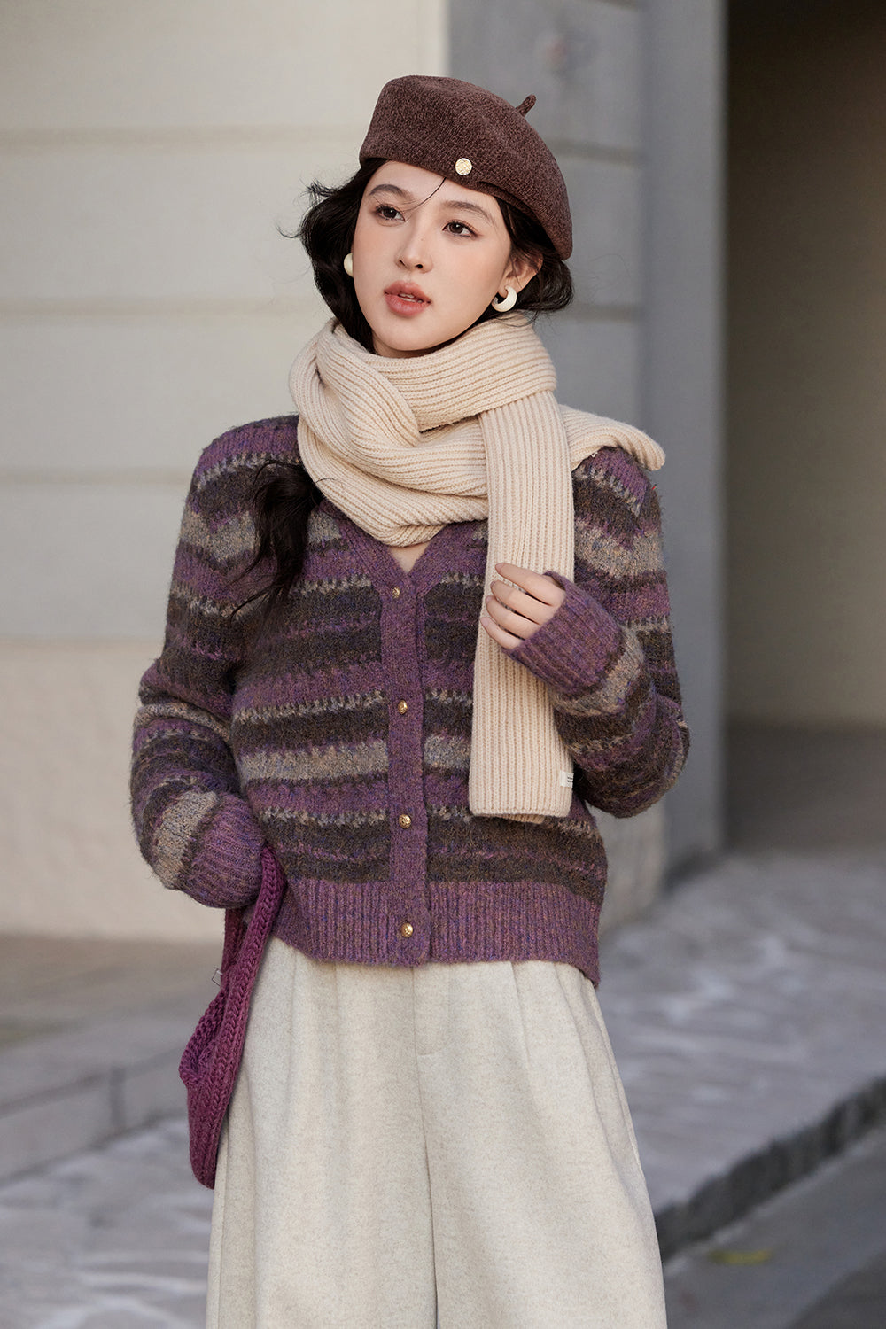 女性のためのニットシャツ