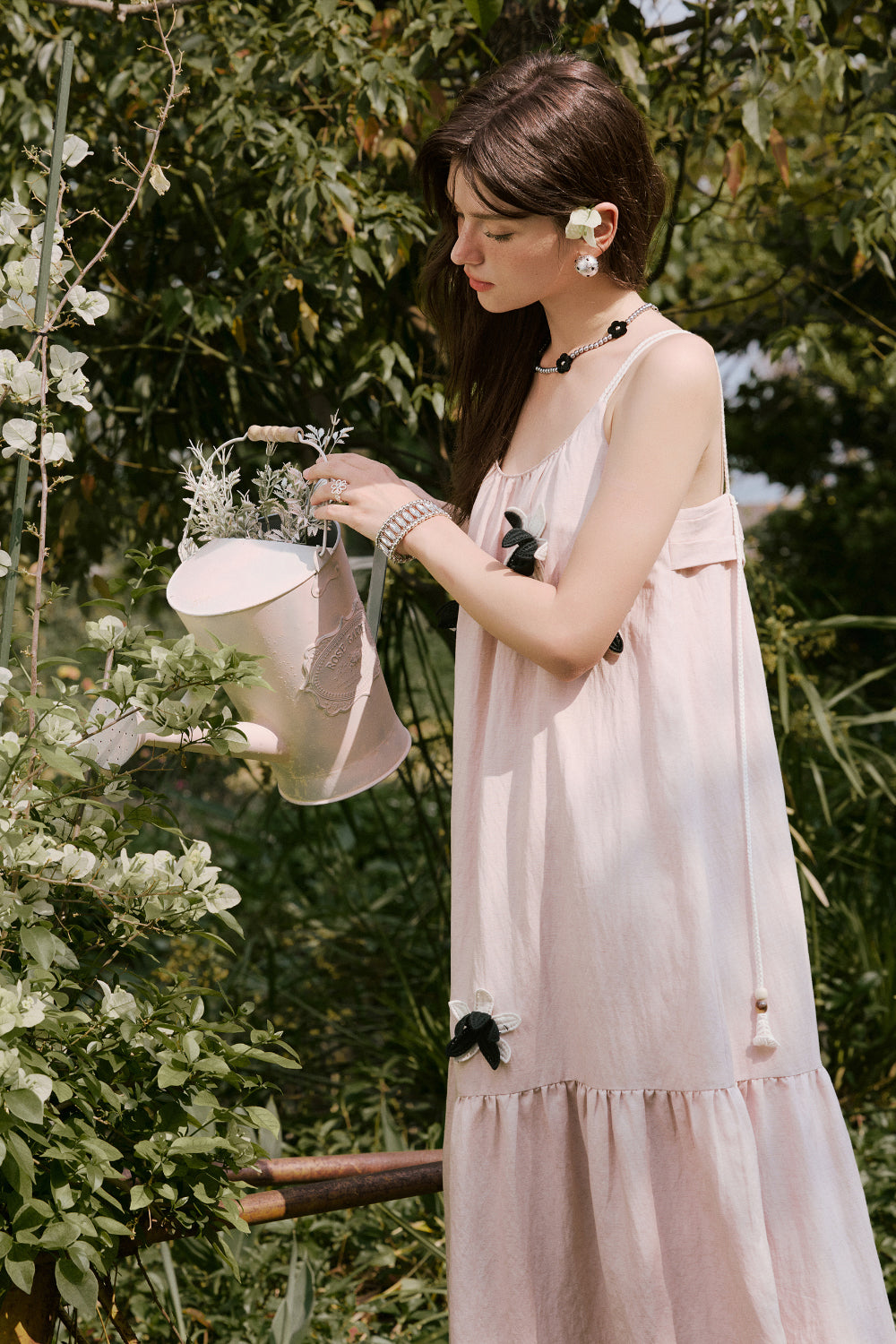 Gaun Tali Spaghetti untuk Wanita