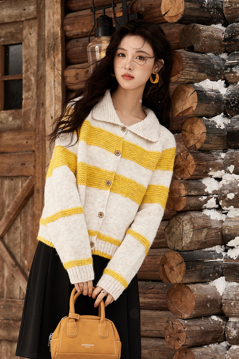 女性のためのニットシャツ