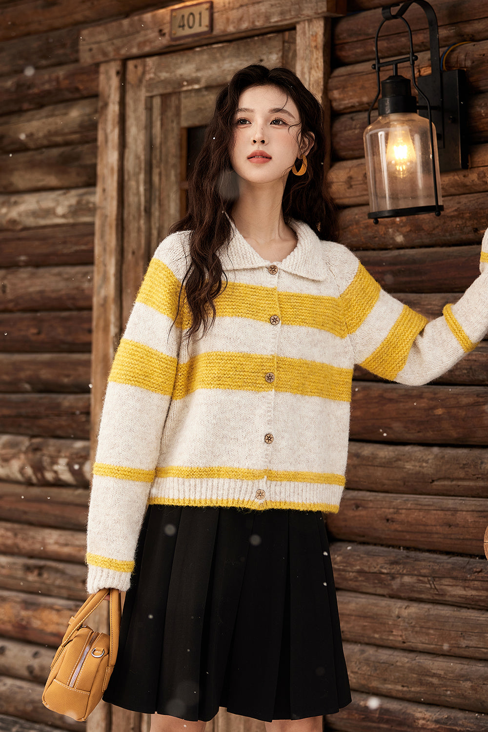 女性のためのニットシャツ