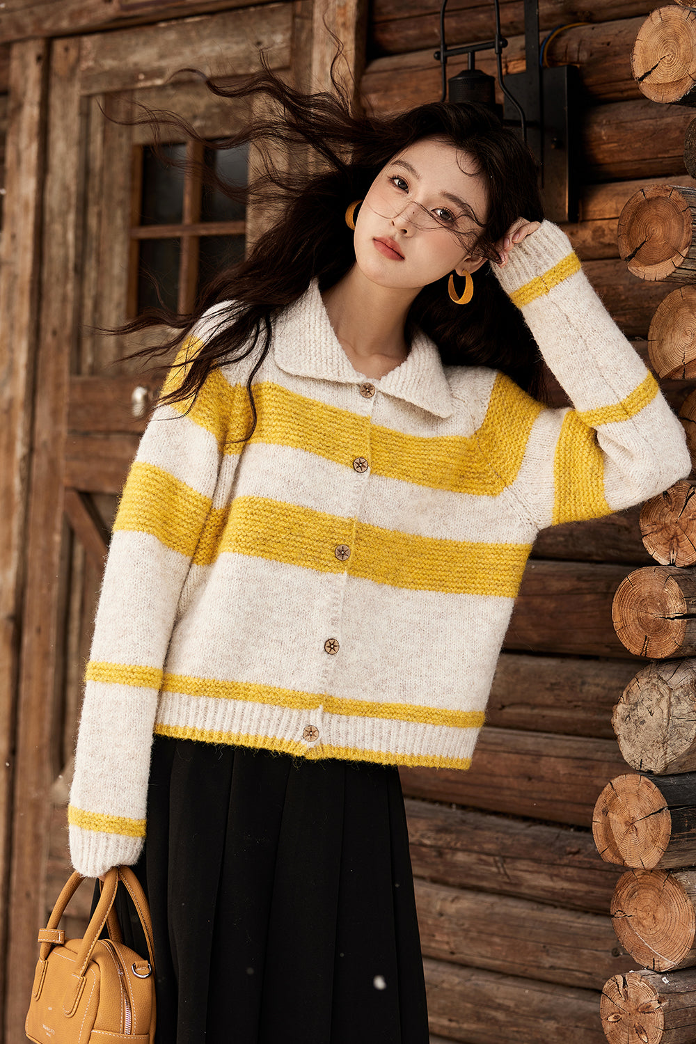 女性のためのニットシャツ