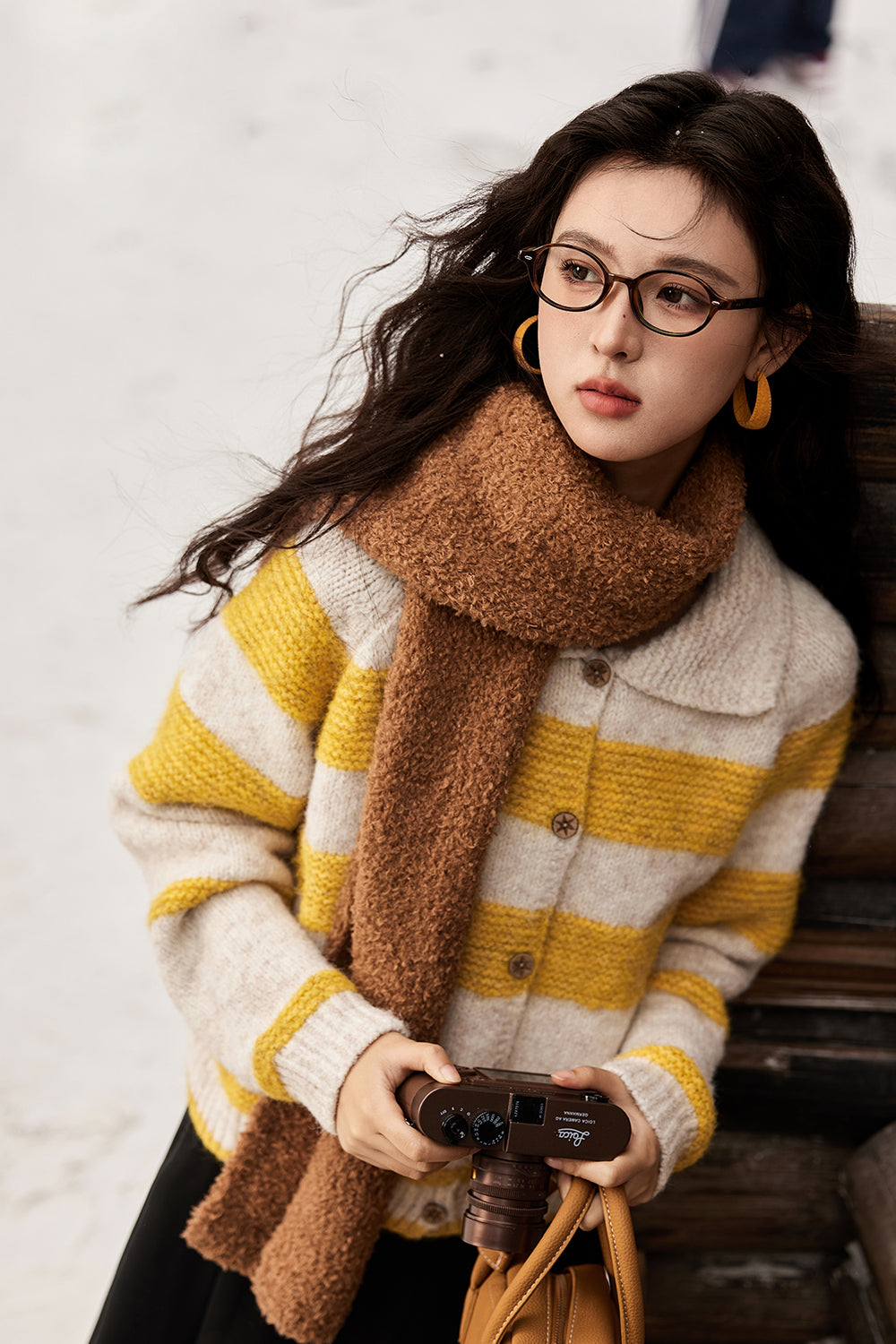 女性のためのニットシャツ