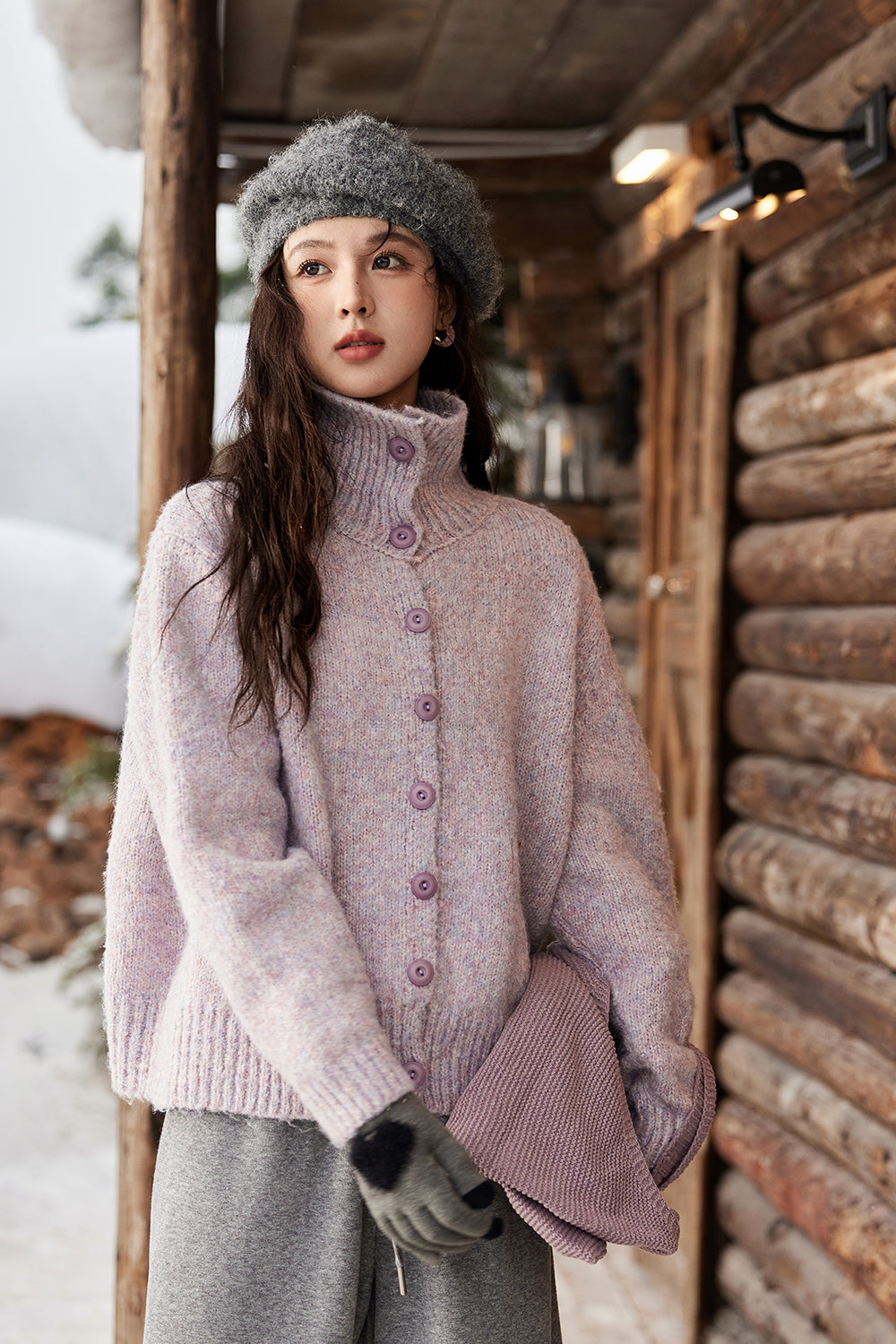 女性のためのニットシャツ