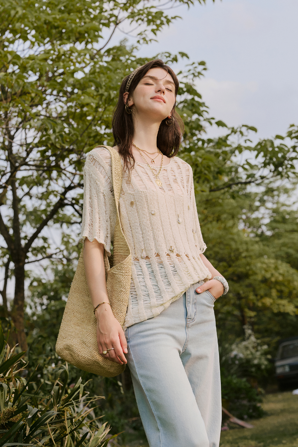 女性のためのニットシャツ