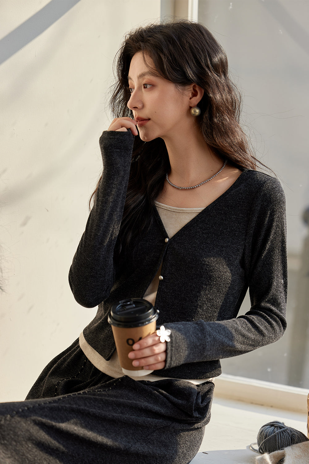 女性のためのニットシャツ