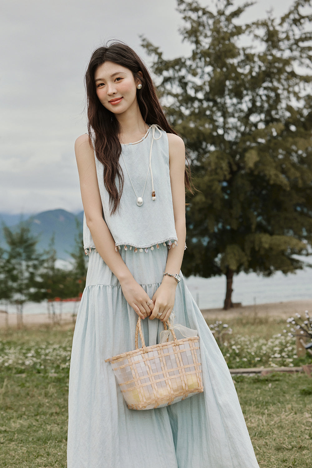 ชุดเสื้อเบลาส์และกระโปรง