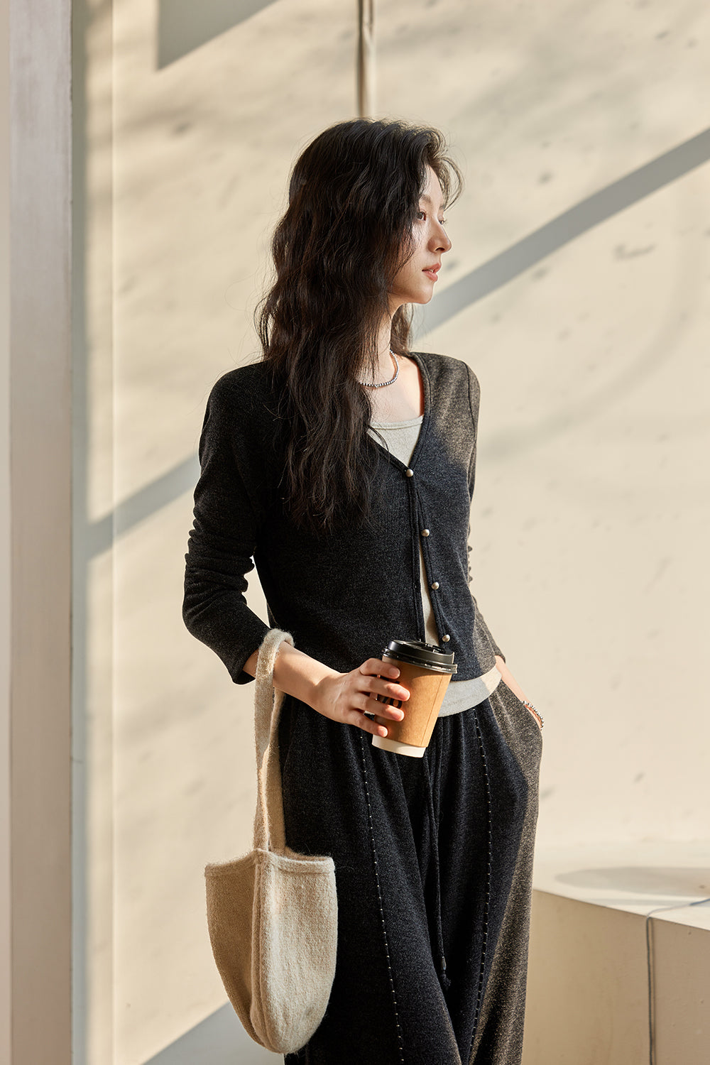 女性のためのニットシャツ
