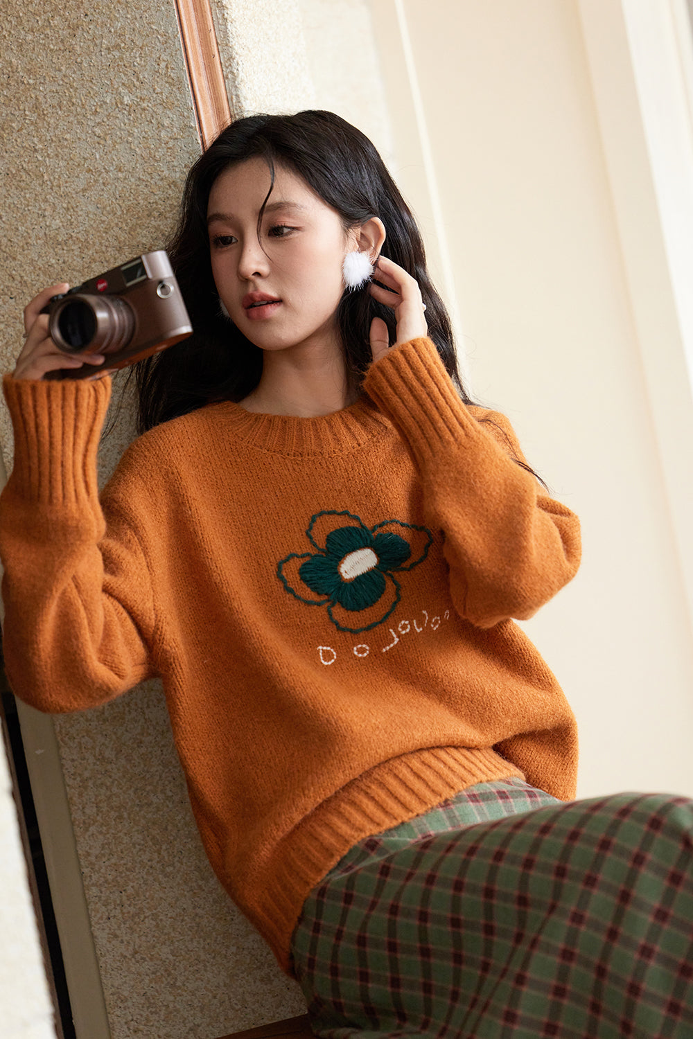 女性のためのニットシャツ