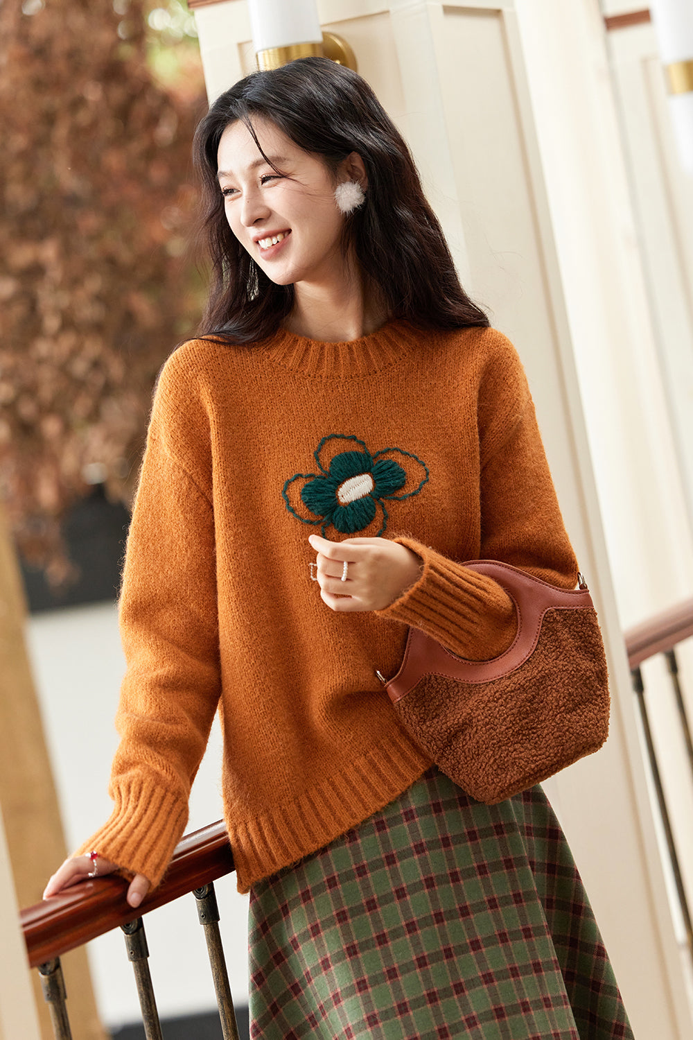 女性のためのニットシャツ