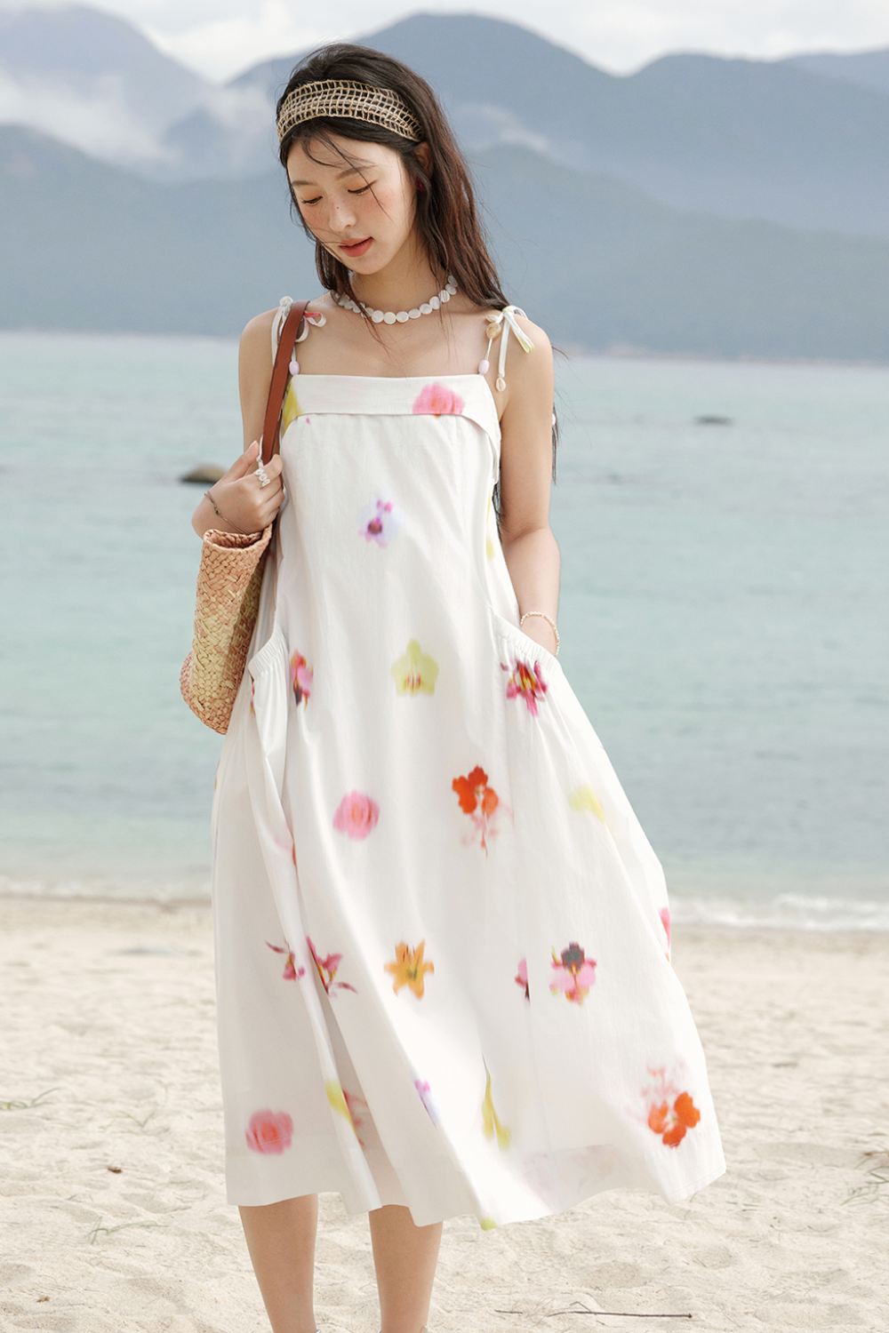 Gaun Tali Spaghetti untuk Wanita