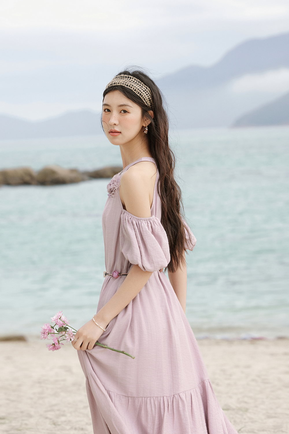 Gaun Bahu Terbuka untuk Wanita