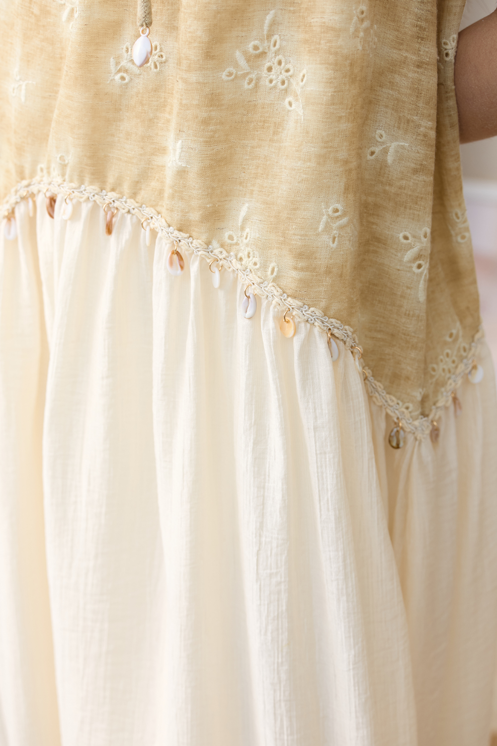 Gaun Bahu Terbuka untuk Wanita