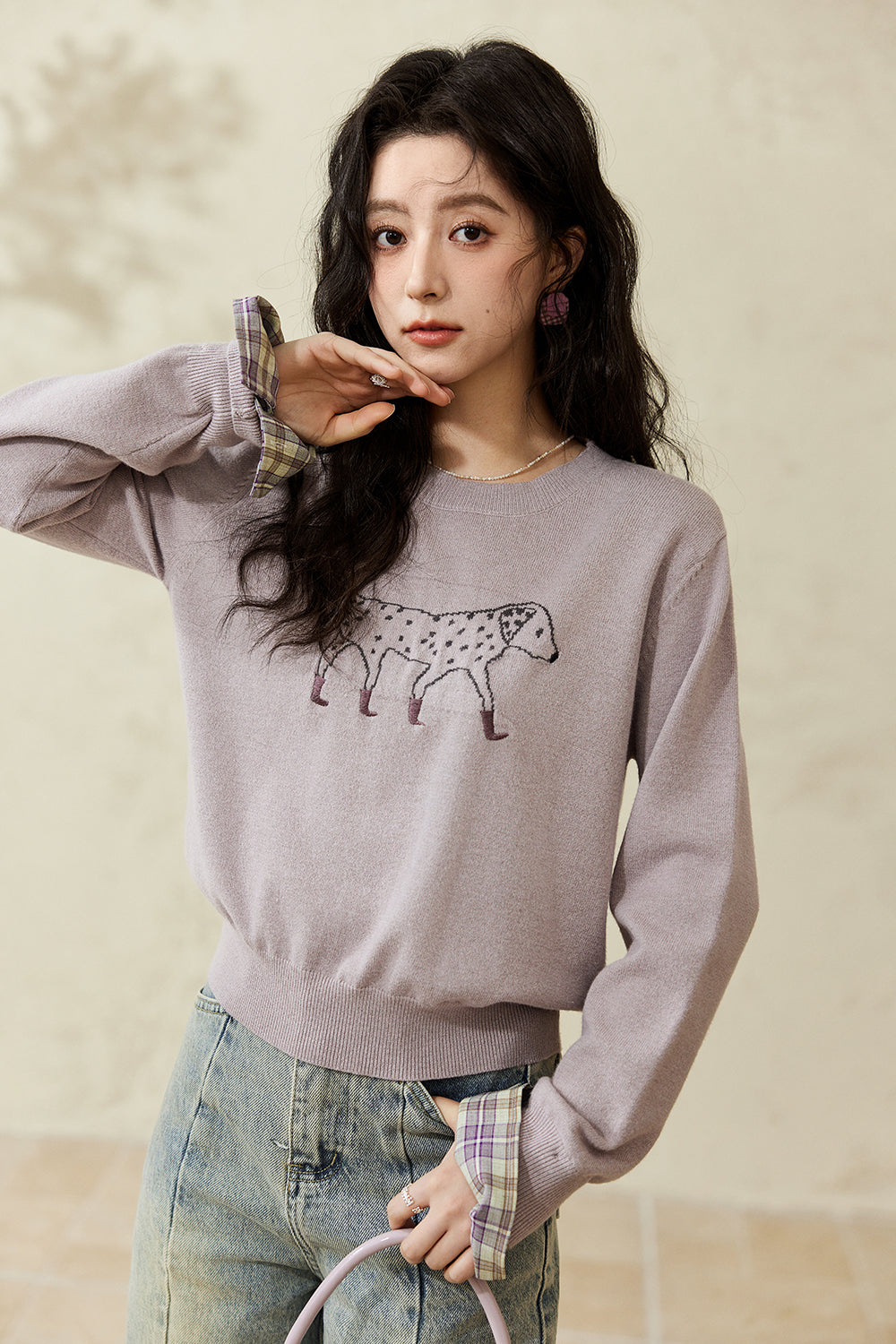 女性のためのニットシャツ