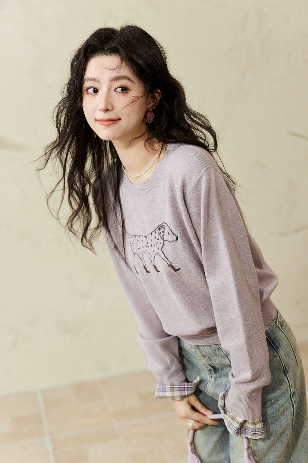 女性のためのニットシャツ