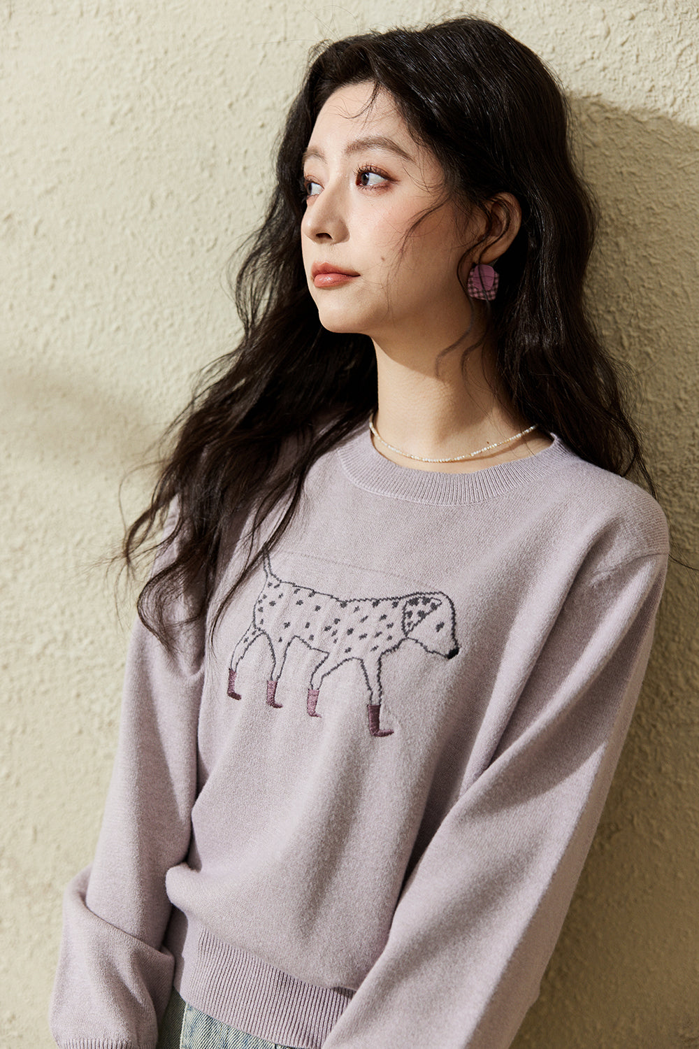 女性のためのニットシャツ