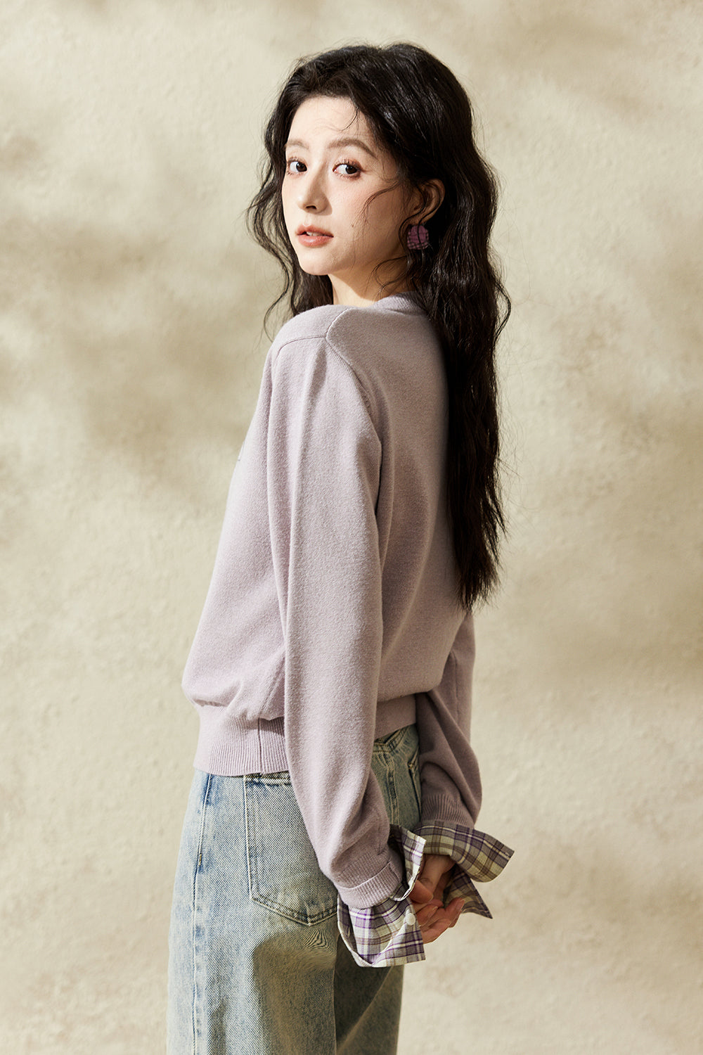 女性のためのニットシャツ