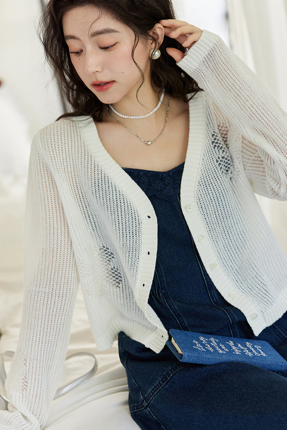 Bộ váy và áo khoác dây mảnh được bán riêng
