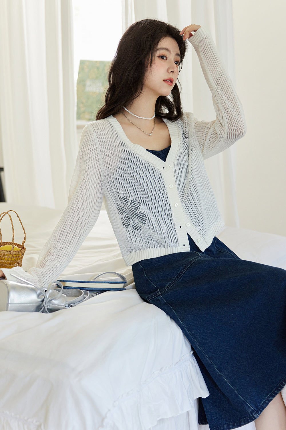 Bộ váy và áo khoác dây mảnh được bán riêng