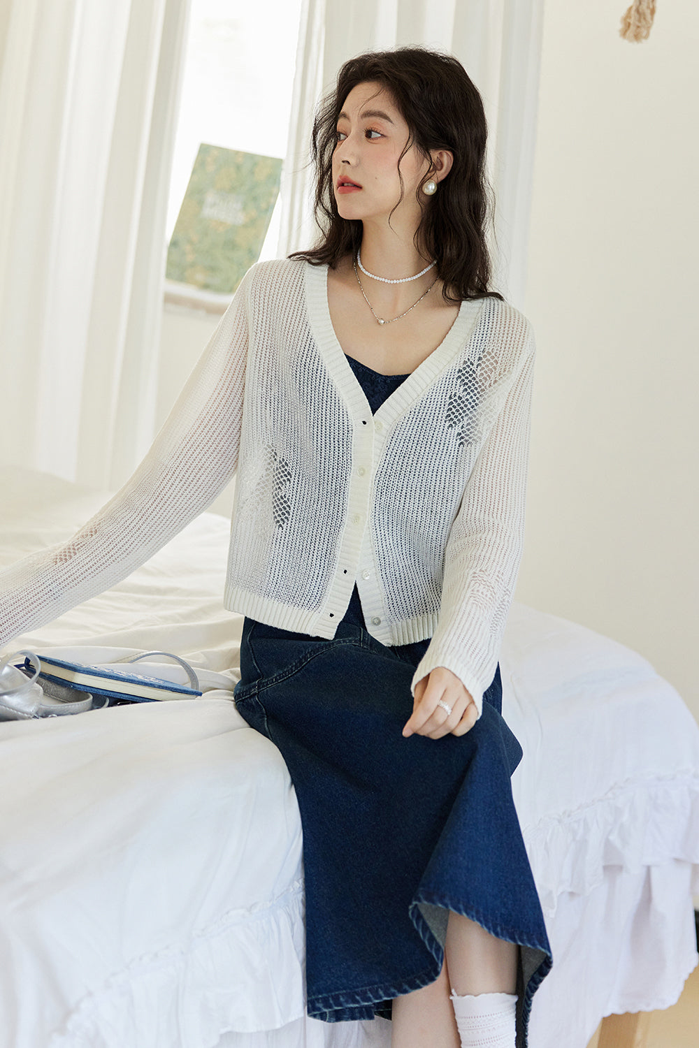 Bộ váy và áo khoác dây mảnh được bán riêng